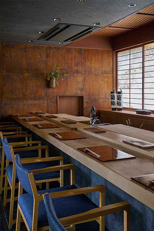 alt="Kikuzushi sushi shop photographed by Andrea Fazzari"
